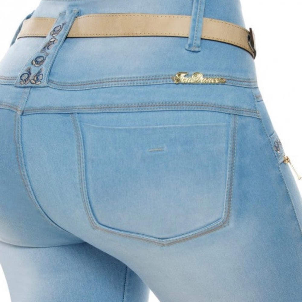 Booty Lifting Jeans - Picture 3 of 7